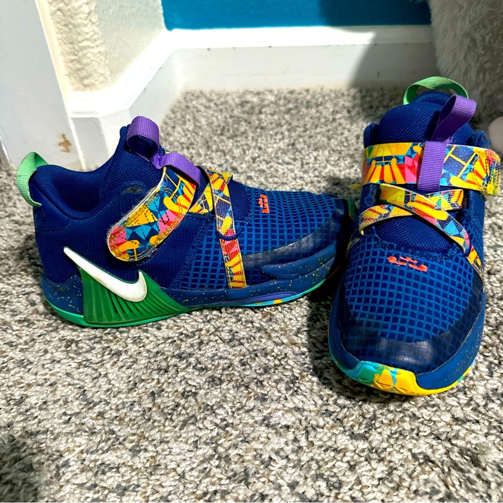 LeBron Witness basketball shoes. Boys size 1.